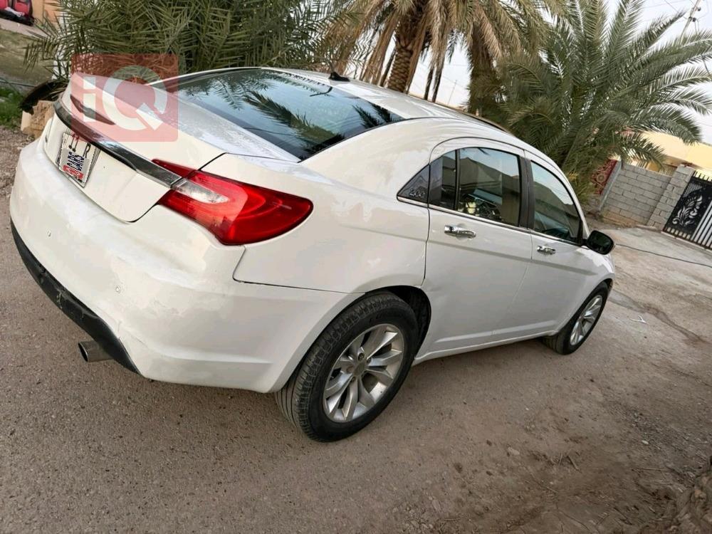 Chrysler 200
